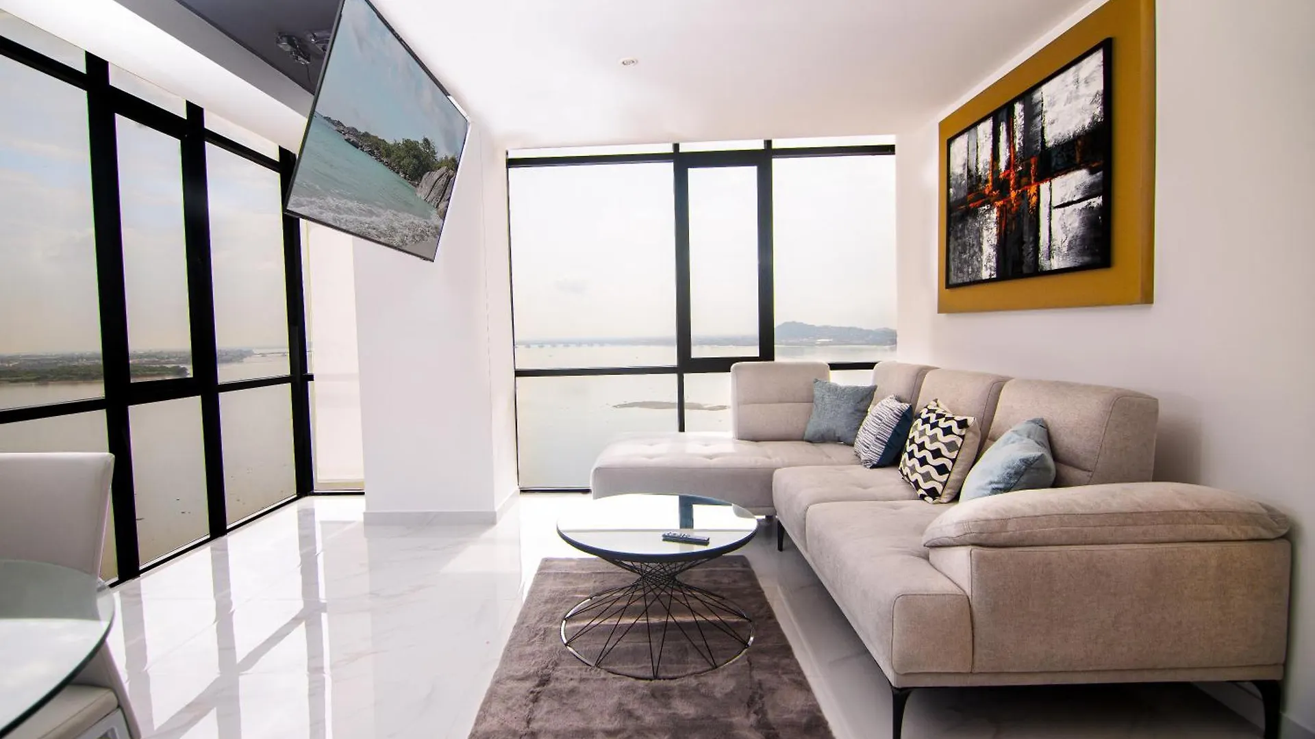 Suite 702 Bellini, Puerto Santa Ana, Guayaquil Ecuador
