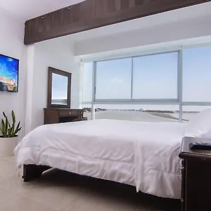 8 Vista Al Río Riverfront 2, Puerto Santa Ana, Apartamento